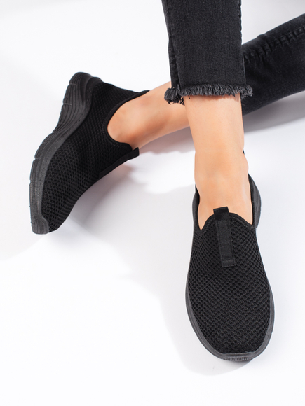 Černé textilní sportovní boty