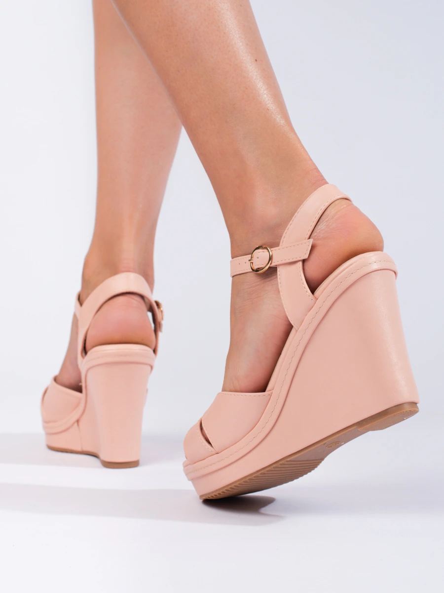 Sandály na vysokém klínku  růžové