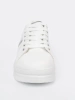 Bílé sneakersy s metalickým stříbrným prvkem