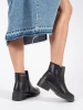 Černé klasické dámské kotníkové boty na nízkém podpatku
