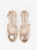 Zlaté sandály na nízkém podpatku