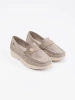 Tmavě béžové dírkované mokasíny se zlatými doplňky