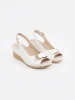 Bílé sandály na nízkém klínku espadrilky