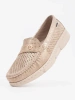 Béžové dírkované mokasíny se zlatými doplňky